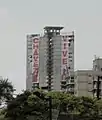2014年の状態。外壁にチャベス政権のプロパガンダ・バナーが垂らされている