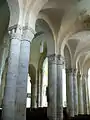 ロマネスク様式の身廊 : 柱