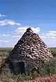 石を積み上げてつくった小屋