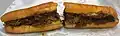 ラリーズ・ステーキ（Larry's Steak）のプロヴォローネ・チーズを入れたチーズステーキ。ロールはアモロソ。