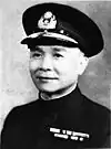 海軍上将。日覆を外しているが、特に年中付けなければならないという指定は無い様である。陳策（中国語版）
