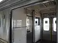車内の様子 追加された車内案内表示器が見える(2011年7月)