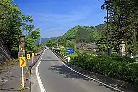 右岸側橋詰より甲府方面を望む。