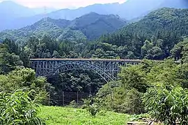 左岸下流側より望む荒川橋。