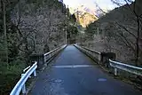 左岸側橋詰より望む。
