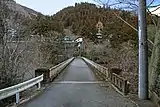 右岸側橋詰より望む。