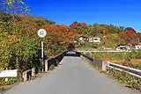 右岸側橋詰より望む。標識は現在は2.0トンである