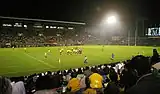 夜間開催時の秩父宮ラグビー場。東芝対サントリー