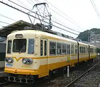 2000形 2005編成「黄」