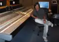 録音スタジオの装置群(スタジオ設備)。