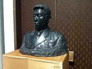 人民警察官の彫刻