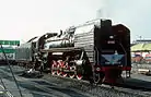 横浜桜木町駅前にて開催された中国鉄道博で動展示されたQJ6200 （1982年8月21日）