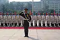 中国人民解放軍三軍儀仗隊の指揮刀、エペとサーベルを折衷したような洋刀外装に納められた直刀である。