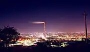 キシナウの夜景  中央に聳え立つのは同都市の大規模工場の煙突