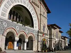 駅正面出入口