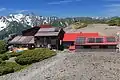 蝶ヶ岳ヒュッテと槍ヶ岳(2015年7月11日撮影)