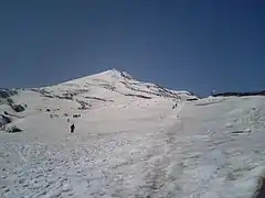 早春の鳥海山(祓川登山口から)