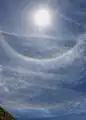 内暈（上）と環水平アーク（下）