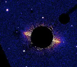 HD 139664を囲む残骸円盤（英語版）の画像（出典: NASA, ESA, & P. Kalas）