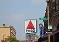 ヨーキー・ウェイの端から見える看板