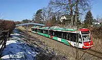鉄道線はディーゼルエンジンを用いた電気式気動車として走行する(2018年撮影)