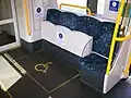 車端部分は一部座席を折り畳み車椅子スペースとする事も可能である