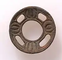 縄文時代後期から晩期の土製栓状耳飾り(東京都あきる野市中高瀬出土、東京国立博物館所蔵)