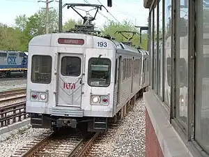 Airport - Windermere 間を結ぶ Red Line に1985年から就役している東急車輛製造製の車両。2007年、Euclid-East 120th駅にて。