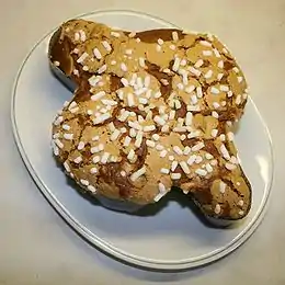 イタリアのパン 「コロンバ・パスクワーレ」の上のニブシュガー