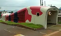 駅前の錦鯉をモチーフにした地下道（2005年9月）