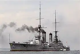 大正8(1919)年頃に横須賀に入港したときに撮影されたとされる「薩摩」型戦艦1番艦薩摩#週刊栄光の日本海軍 パーフェクトファイル No.93裏表紙の説明から。