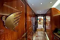 廊下状になっている機内例。