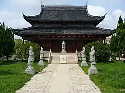 崇明学宮・大成殿と孔子像