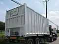 自社専用に割り当てられた、国際コード（SKCU）で登録の20ft型バルクコンテナ。（千葉県／市原市内にて、2008年7月19日撮影。）