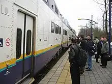 コキットラム駅に停車する車両