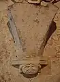ケントの西ラングドン修道院(West Langdon Abbey)にある彫刻のある持ち送り。