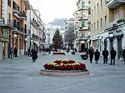 市街の目抜き通り Corso Mazzini