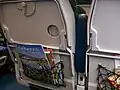 座席後部の身の回り品を収納できるスペース
