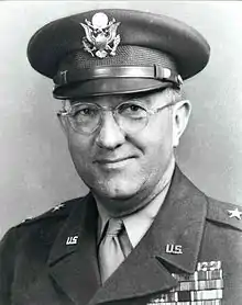 制帽を被るケネス・F・クレイマー陸軍少将（1949年）