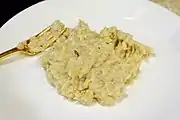 皿に乗せたクリームコーン