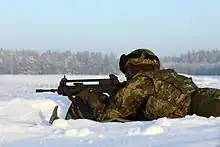 VHS-2で射撃訓練をするクロアチア軍兵士