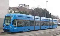 左側面には乗降扉が存在しない（TMK 2200）