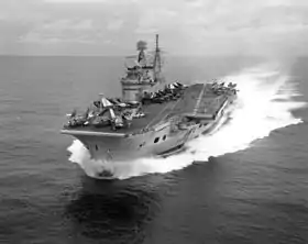 空母イーグル艦上に並ぶスーパーマリン シミター(前列左)、ブラックバーン バッカニア(前列中央)、フェアリー ガネット(前列左)、デ・ハビランド シービクセン(後方)