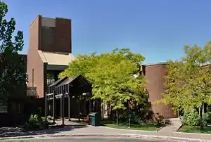 コート・サン・リュック公立図書館