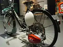ホンダ・カブ。自転車に後付するためのエンジンキット。1952年 -1958年に生産。