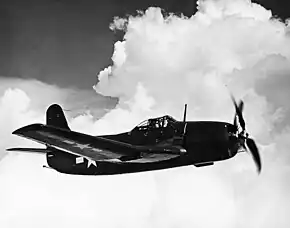 飛行するXBTC-2 "Model B" 31402号機(1946年撮影)