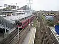 西を眺める。隣には以前のノース・ロンドン線の線路がある。2007年4月撮影