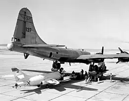 B-29爆撃機のテールスキッド。水平尾翼真下の胴体下部より下がっている板状の部品がそれである。