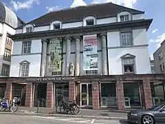 博物館正面。