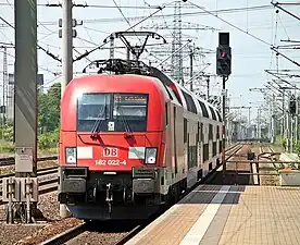 ハイデナウ駅に接近する、182形機関車牽引のS1列車